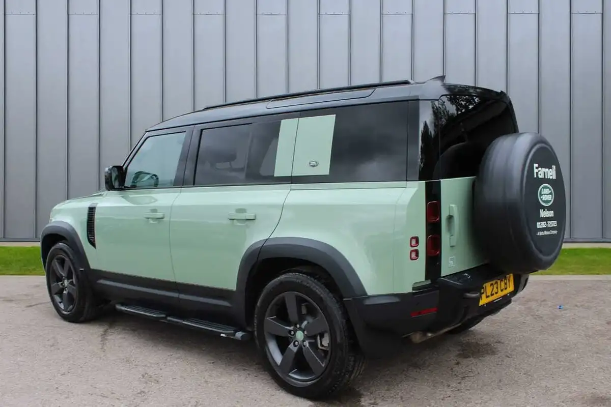 2023-land-rover-110-defender-30-d300-75th-edition-big-4