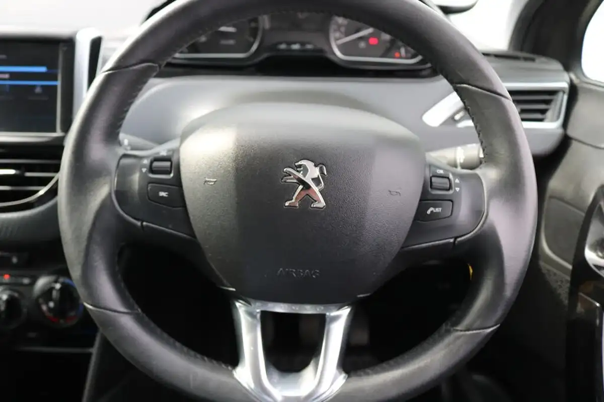 2019-peugeot-208-12-puretech-active-82bhp-ss-big-11