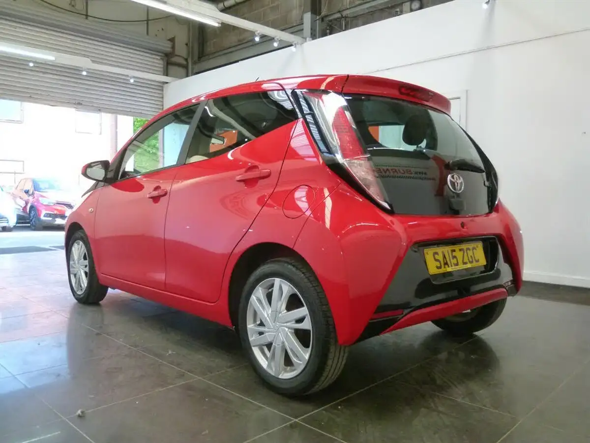 2015-toyota-aygo-10-x-pression-x-wave-x-tra-convenience-x-nav-big-18