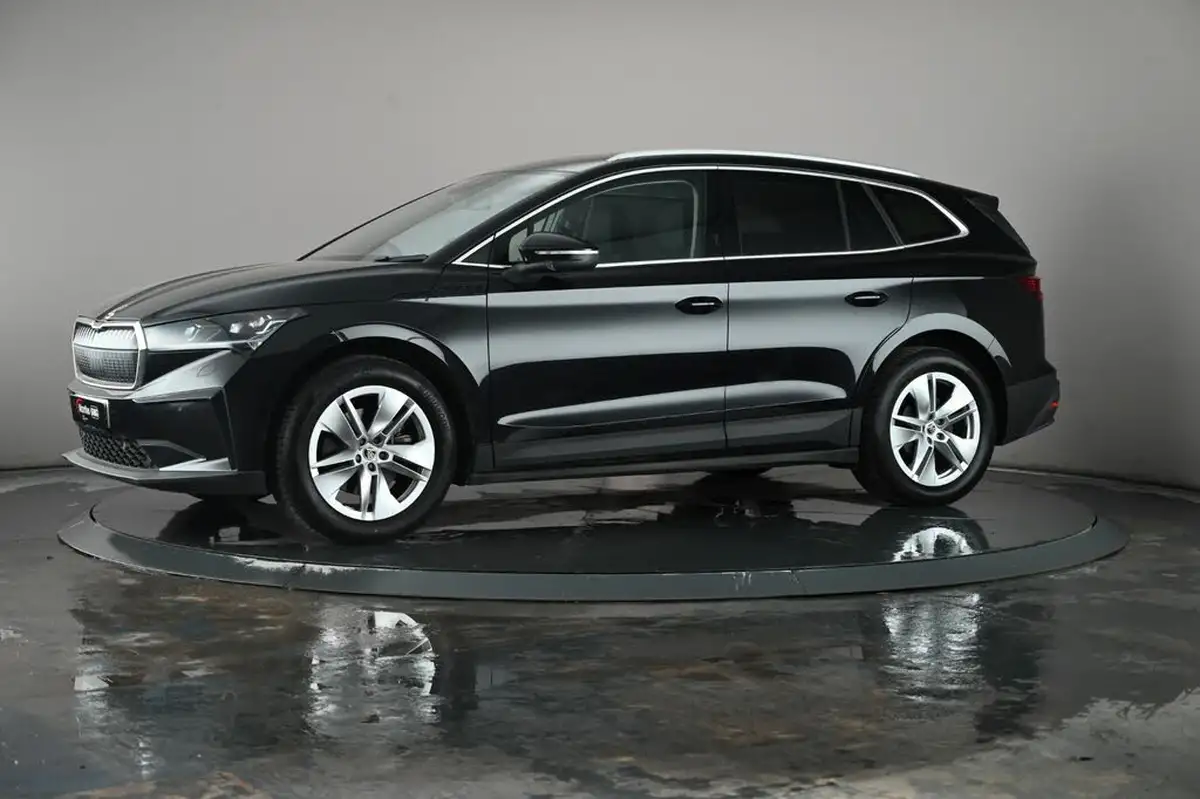 2023-skoda-enyaq-e-80-82-kwh-station-wagon-big-11