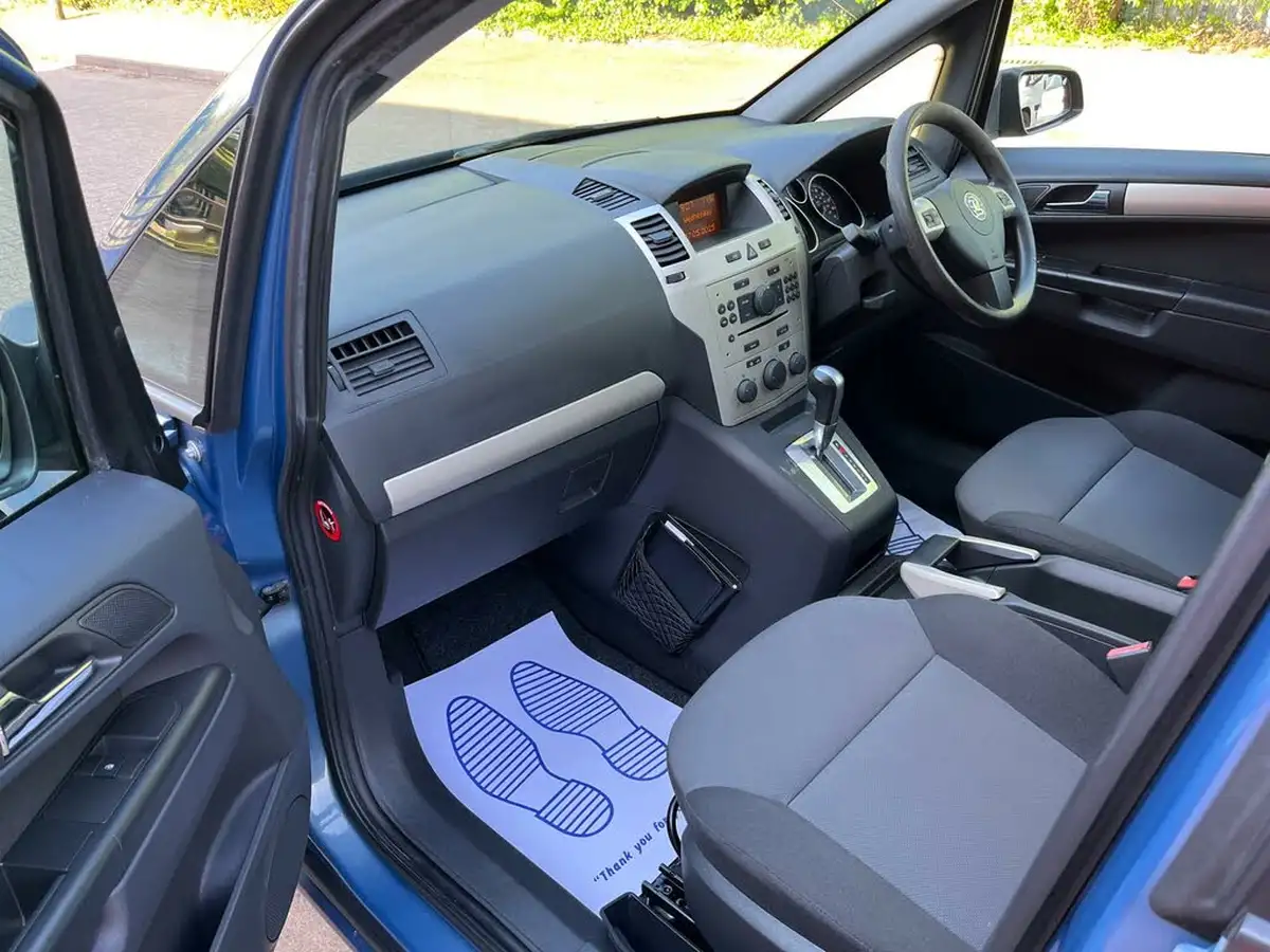 2008-vauxhall-zafira-22-exclusiv-direct-auto-big-19