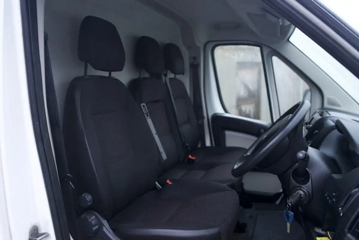 2019-peugeot-boxer-22-bluehdi-professional-335-l3-h2-panel-big-18