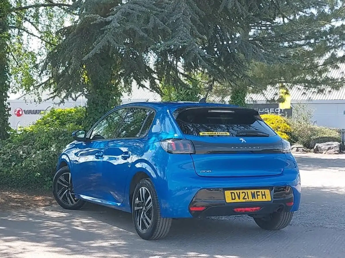 2021-peugeot-208-12-puretech-allure-100bhp-big-1