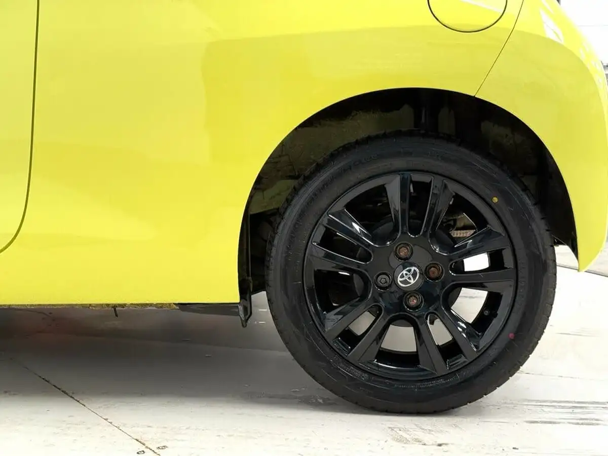 2016-toyota-aygo-10-vvt-i-x-cite-3-bi-tone-yellow-3d-big-12