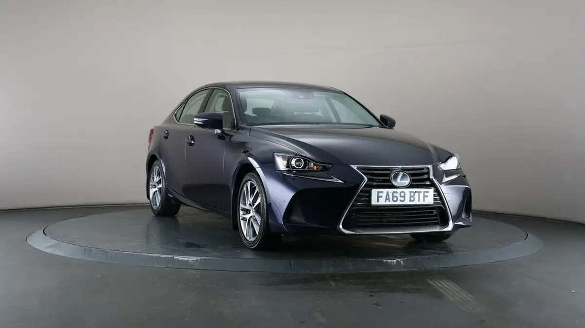 2019-lexus-is-300h-25-is-big-42