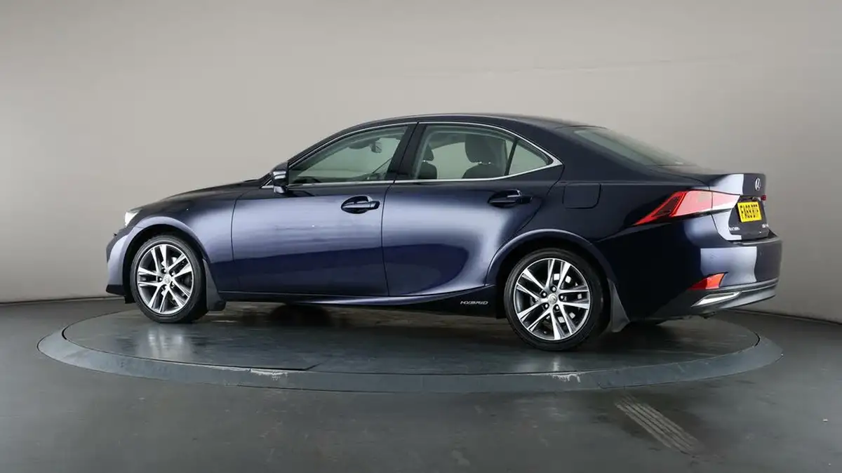 2019-lexus-is-300h-25-is-big-66