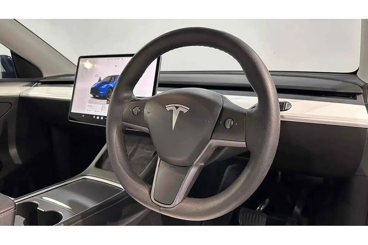 2022-tesla-model-y-e-long-range-big-31