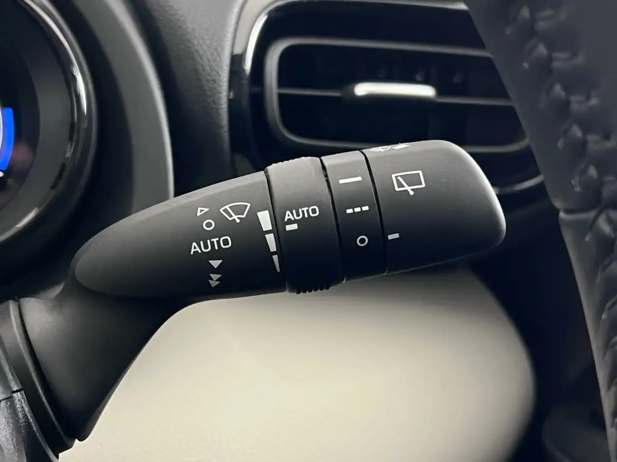 2022-toyota-yaris-15-vvt-i-excel-big-21