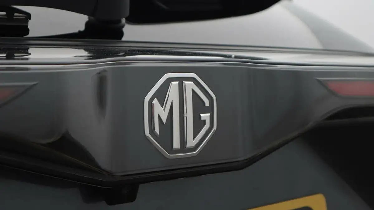 2023-mg-mg4-e-trophy-ev-203ps-long-big-21