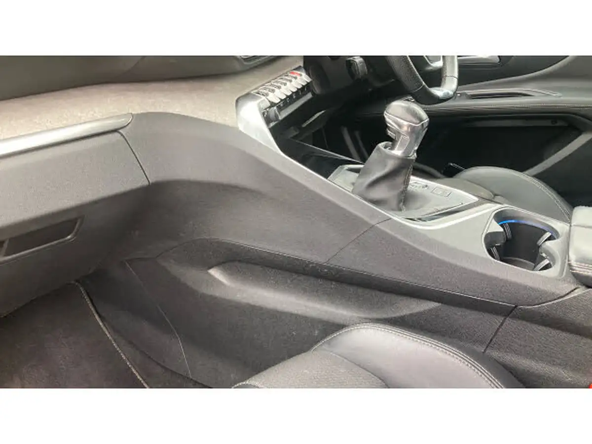 2022-peugeot-3008-suv-12-puretech-gt-big-12