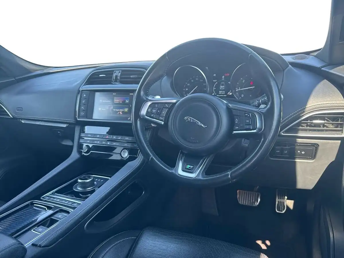 2018-jaguar-f-pace-20-i4d-r-sport-180ps-awd-auto-big-7