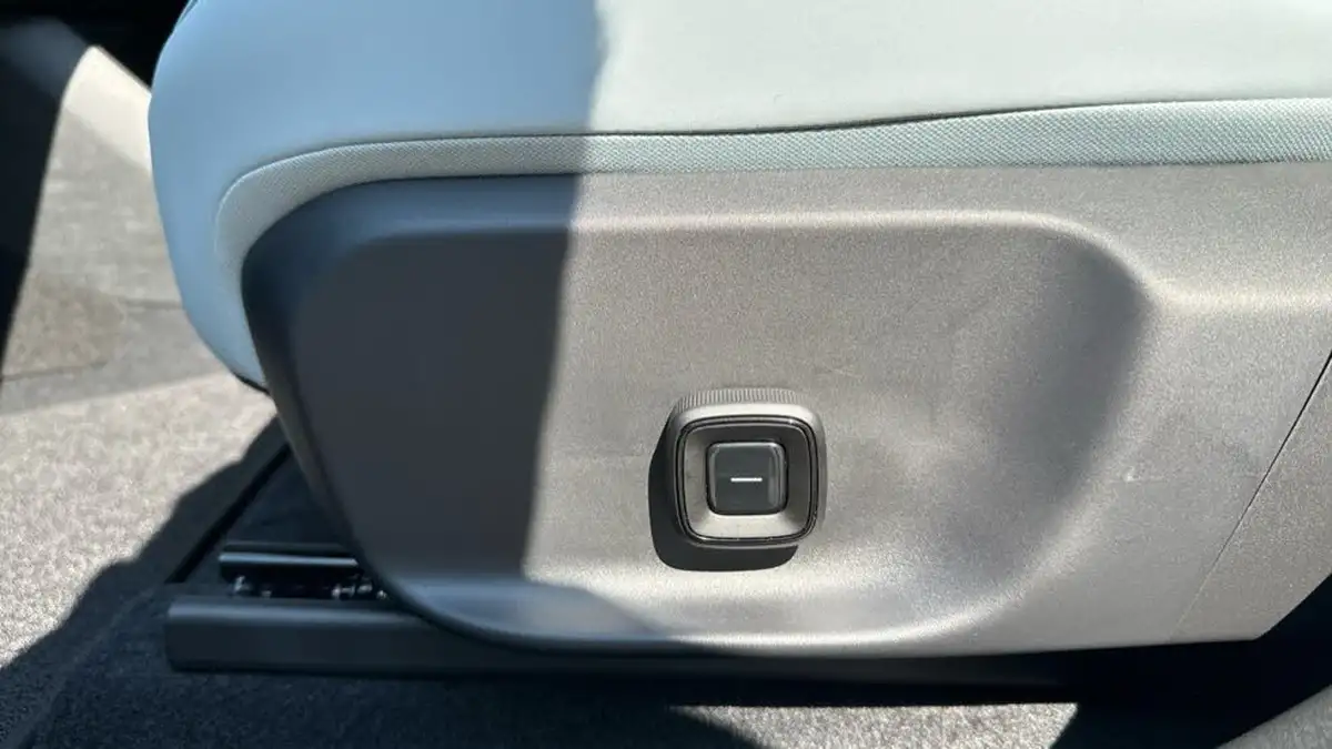 2025-volvo-ex30-e-twin-ultra-big-41