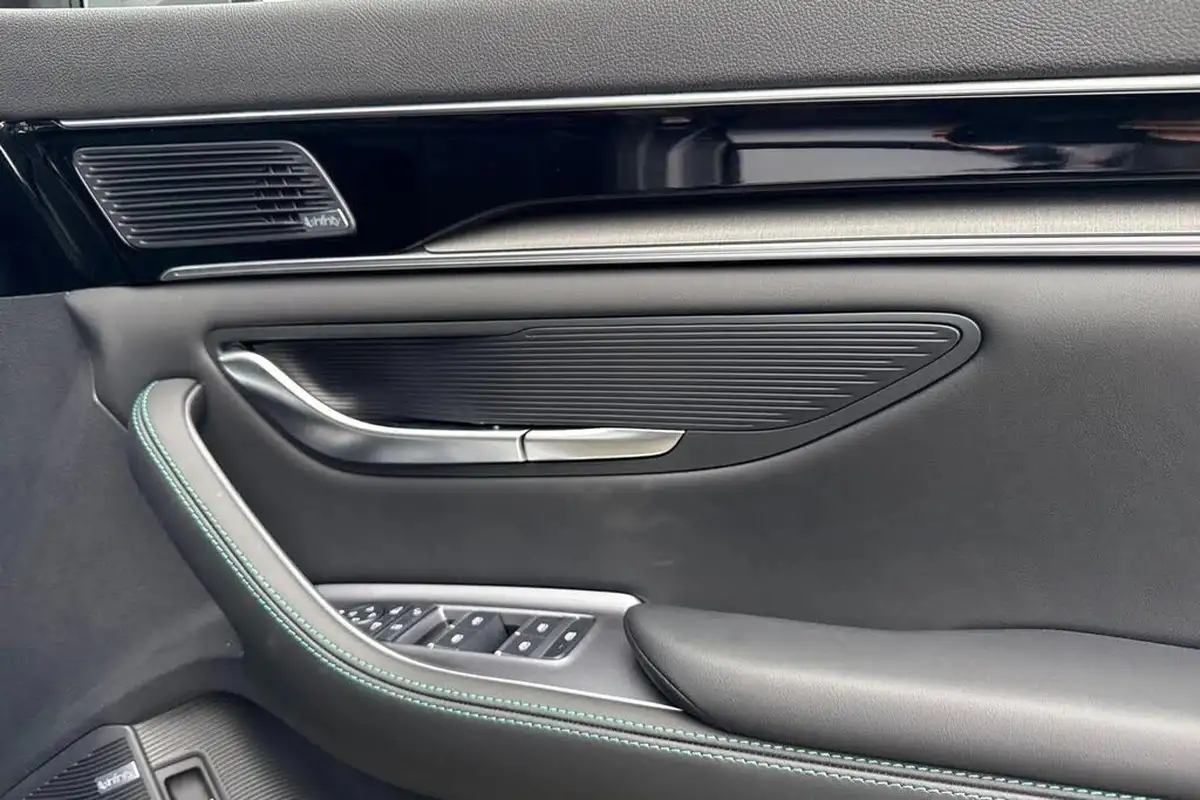 2025-byd-seal-15-design-big-16