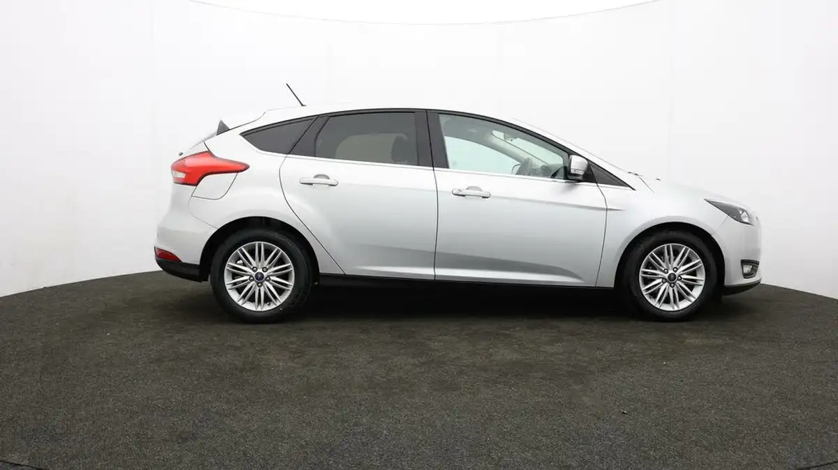 2018-ford-focus-10t-zetec-edition-125ps-hatchback-auto-big-23