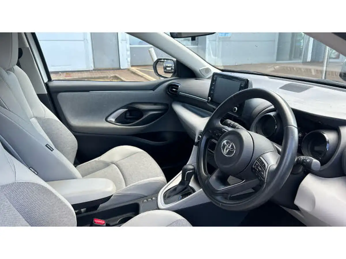 2022-toyota-yaris-15-vvt-i-excel-big-10