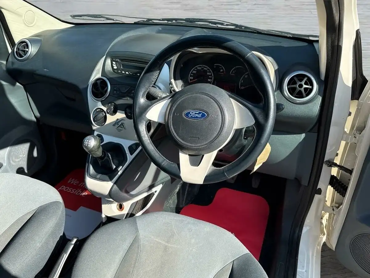 2010-ford-ka-12-zetec-big-11