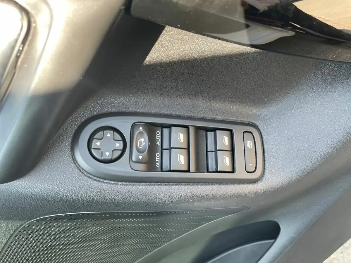 2016-citroen-c3-12-platinum-big-19