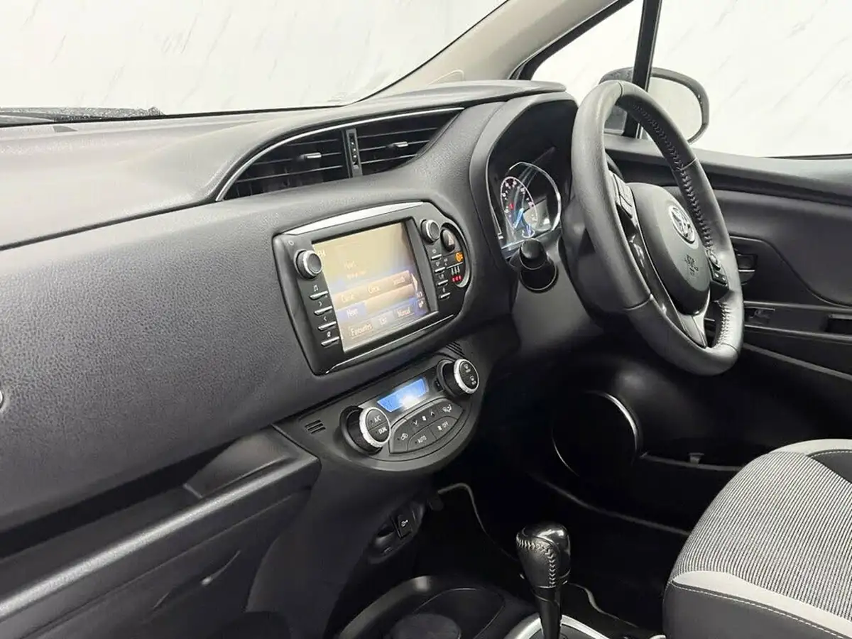 2020-toyota-yaris-15-vvt-i-y20-98bhp-hybrid-1497cc-e-cvt-big-14