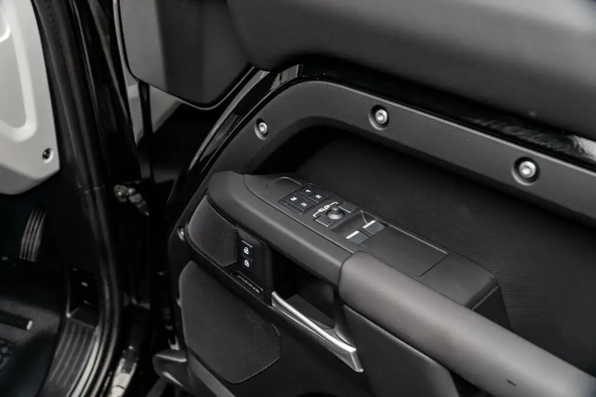 2025-land-rover-90-defender-30-d250-hard-top-x-dynamic-se-90-250pseu6e-big-31