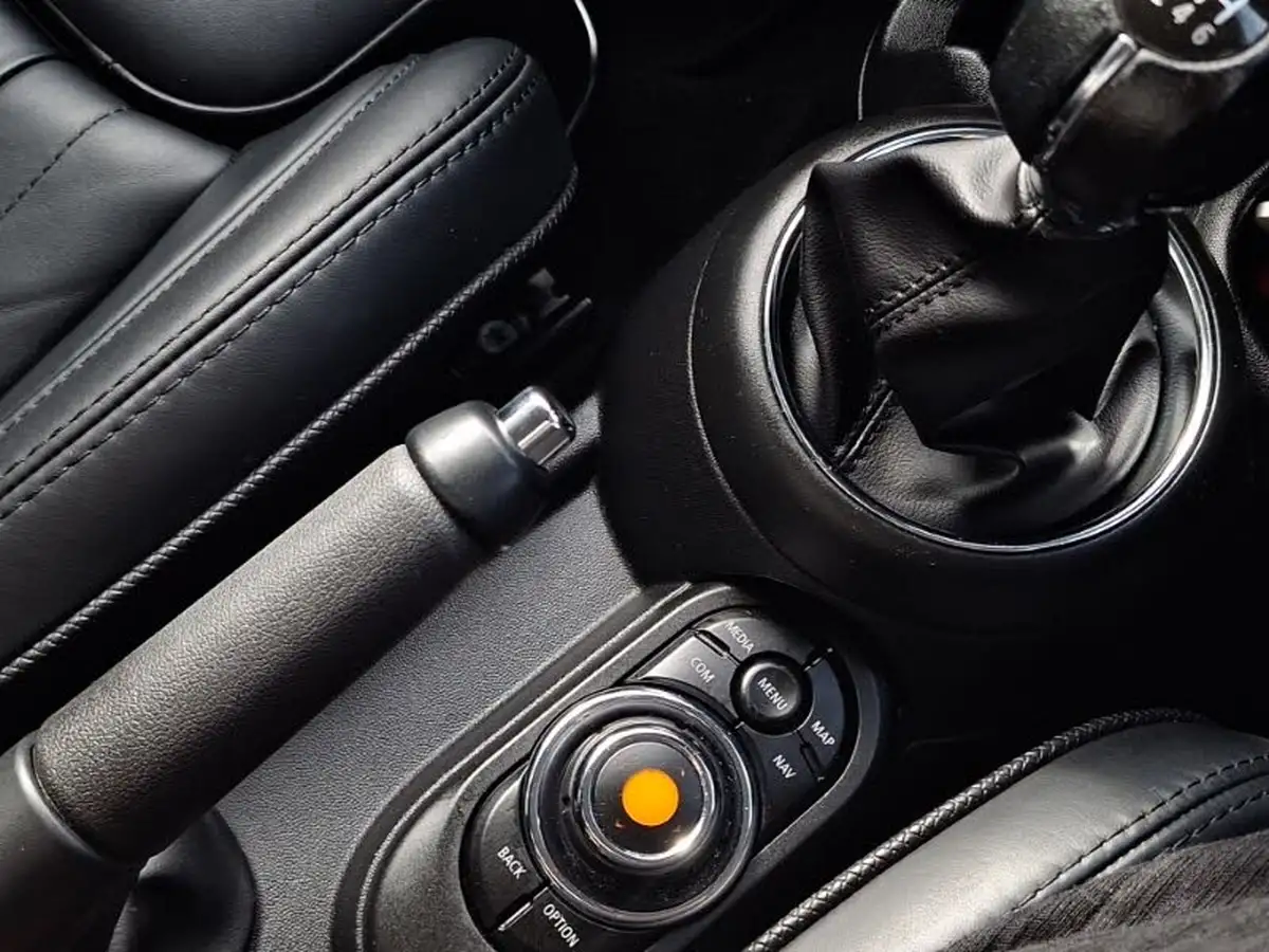 2020-mini-cooper-15-cooper-exclusive-hatchback-3d-big-18