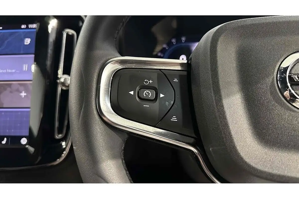 2023-volvo-xc40-e-twin-recharge-core-big-31