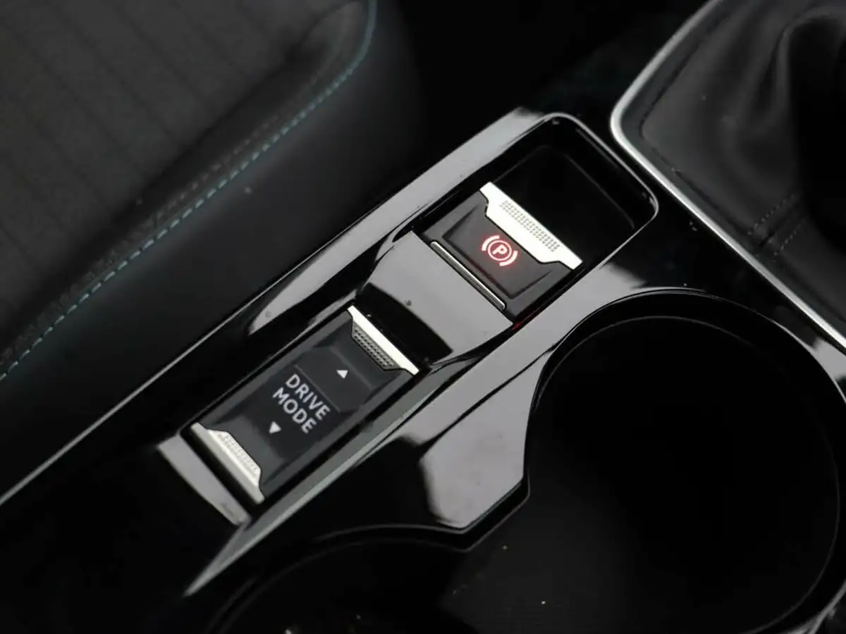 2021-peugeot-208-12-puretech-allure-premium-100bhp-big-21