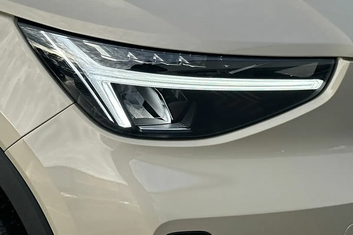 2024-volvo-xc40-20-b3-plus-big-17