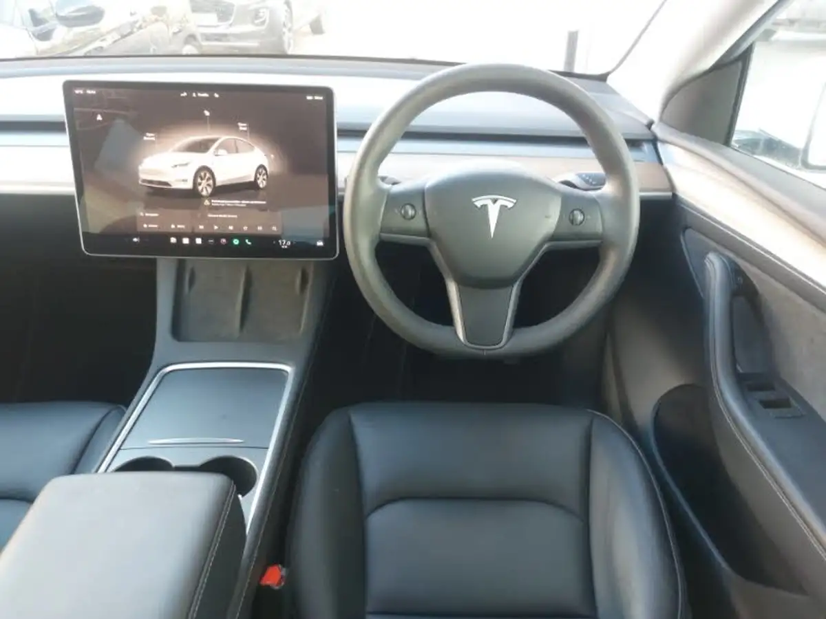 2023-tesla-model-y-e-rwd-big-6