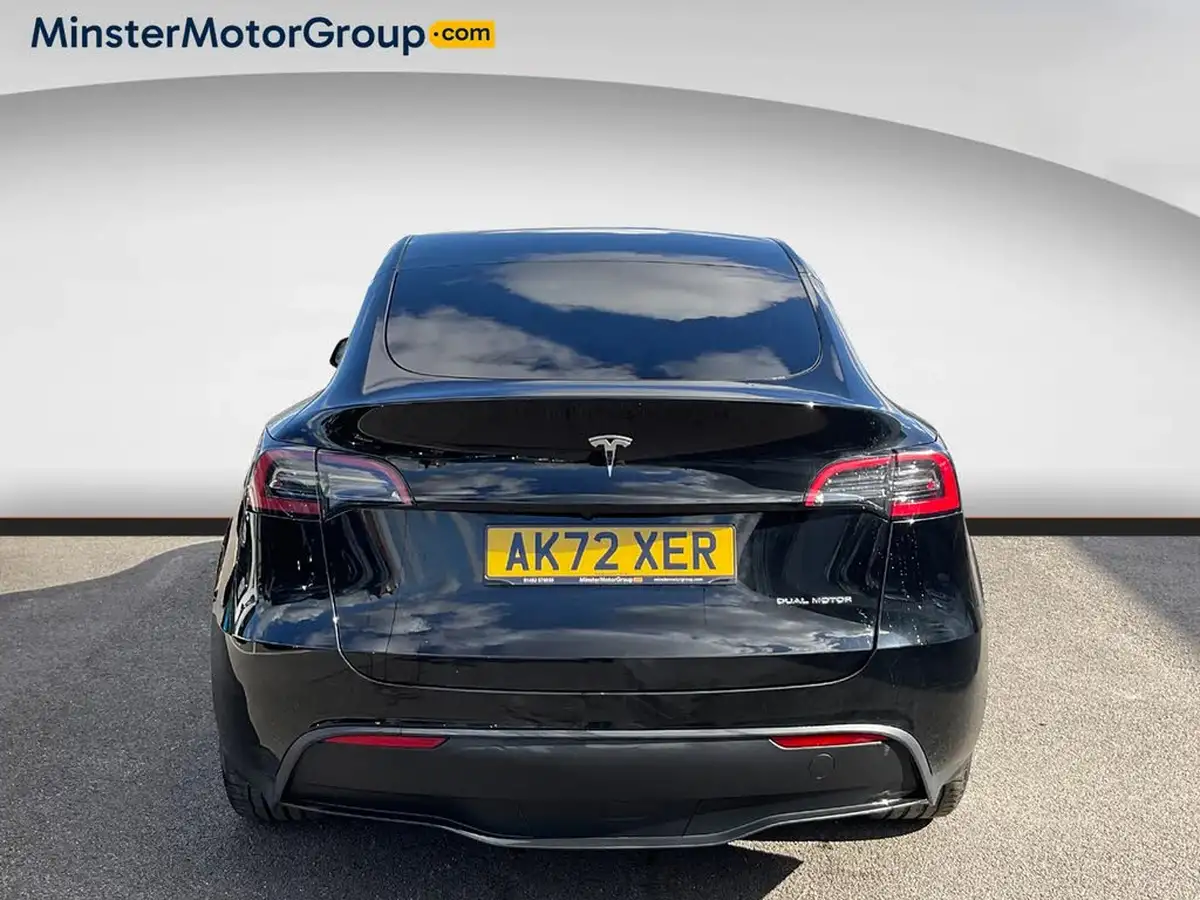 2022-tesla-model-y-e-long-range-big-2
