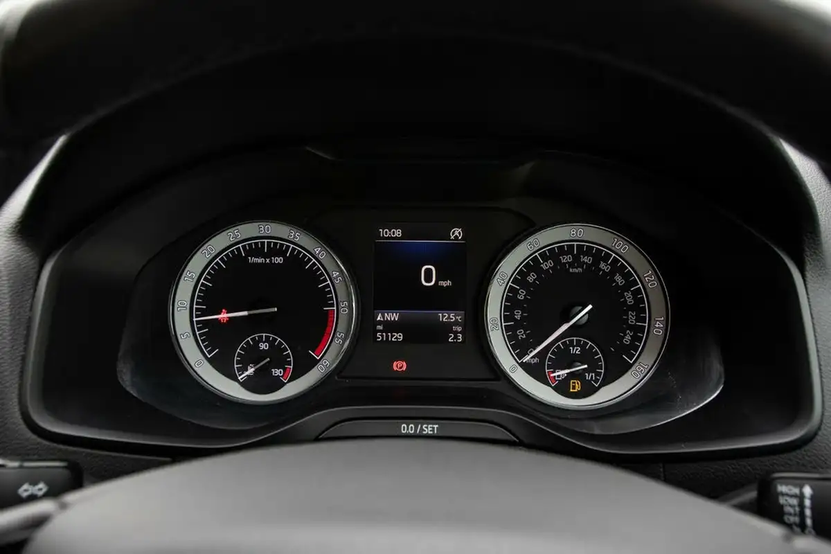 2019-skoda-karoq-20tdi-edition-150ps-4x4-big-14