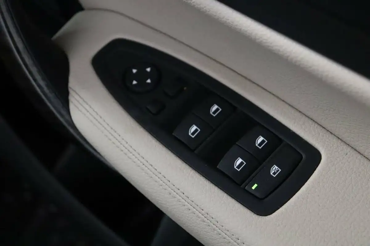 2015-bmw-1-series-16-118i-se-136bhp-5d-auto-big-27