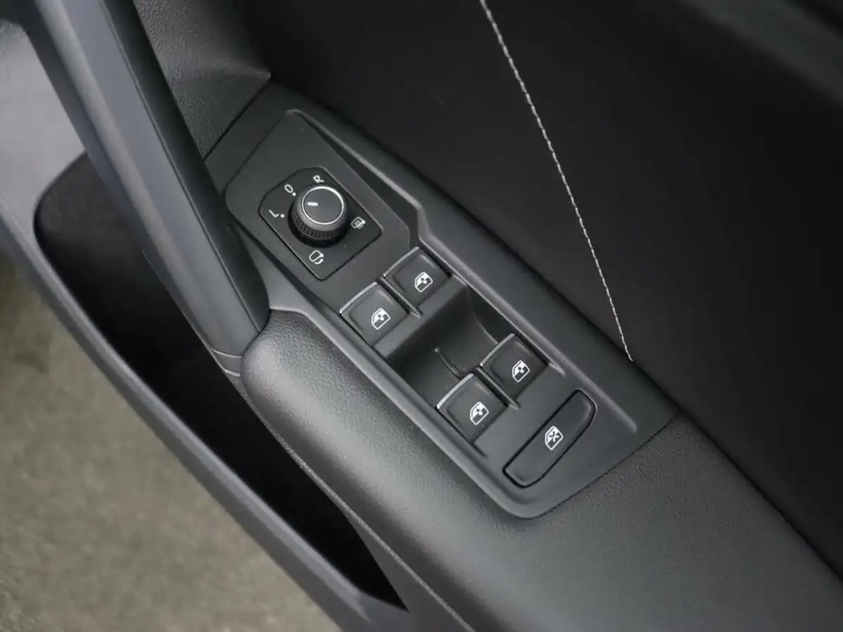 2021-volkswagen-tiguan-15-tsi-r-line-big-17