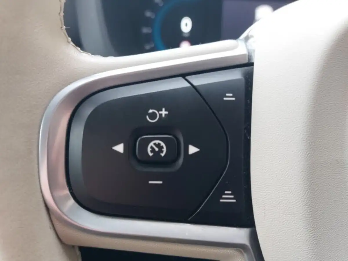 2021-volvo-xc60-20td-b4-momentum-awd-big-11