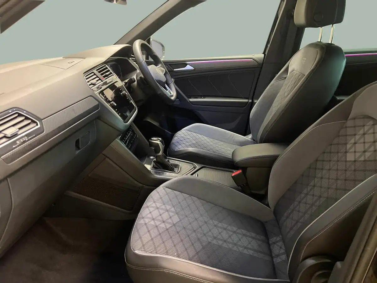 2023-volkswagen-tiguan-15-tsi-r-line-edition-big-2