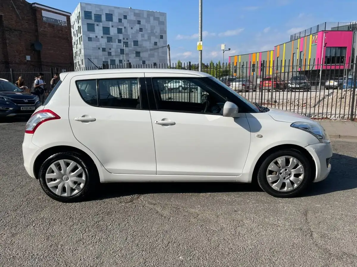 2012-suzuki-swift-12-sz2-5d-big-5