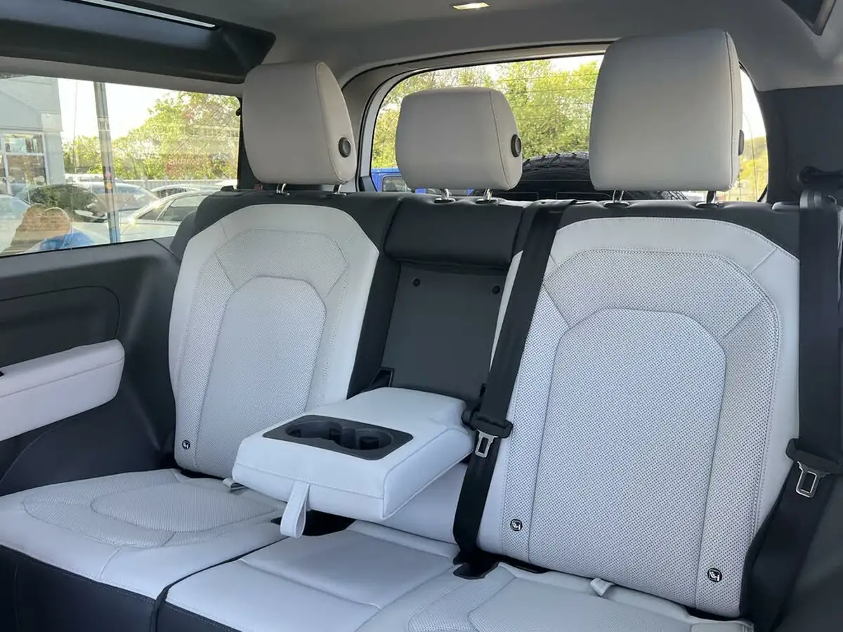 2025-land-rover-90-defender-30-d350-x-dynamic-se-big-17