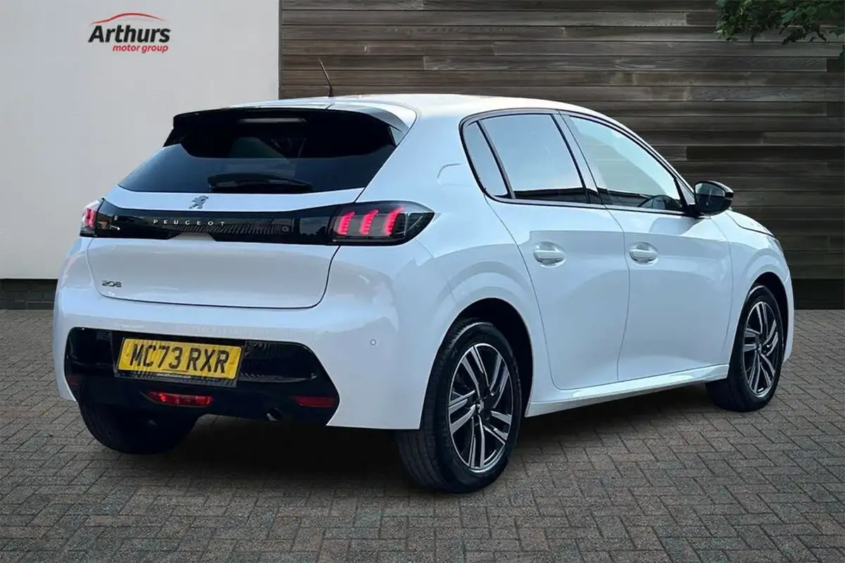 2023-peugeot-208-12-puretech-allure-premium-100ps-big-2