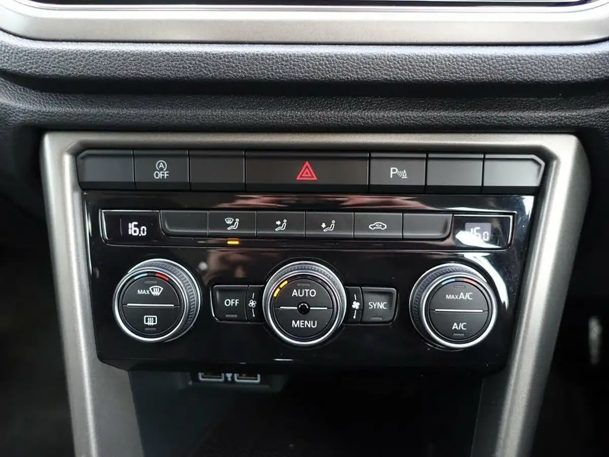 2020-volkswagen-t-roc-15-tsi-se-dsg-big-31