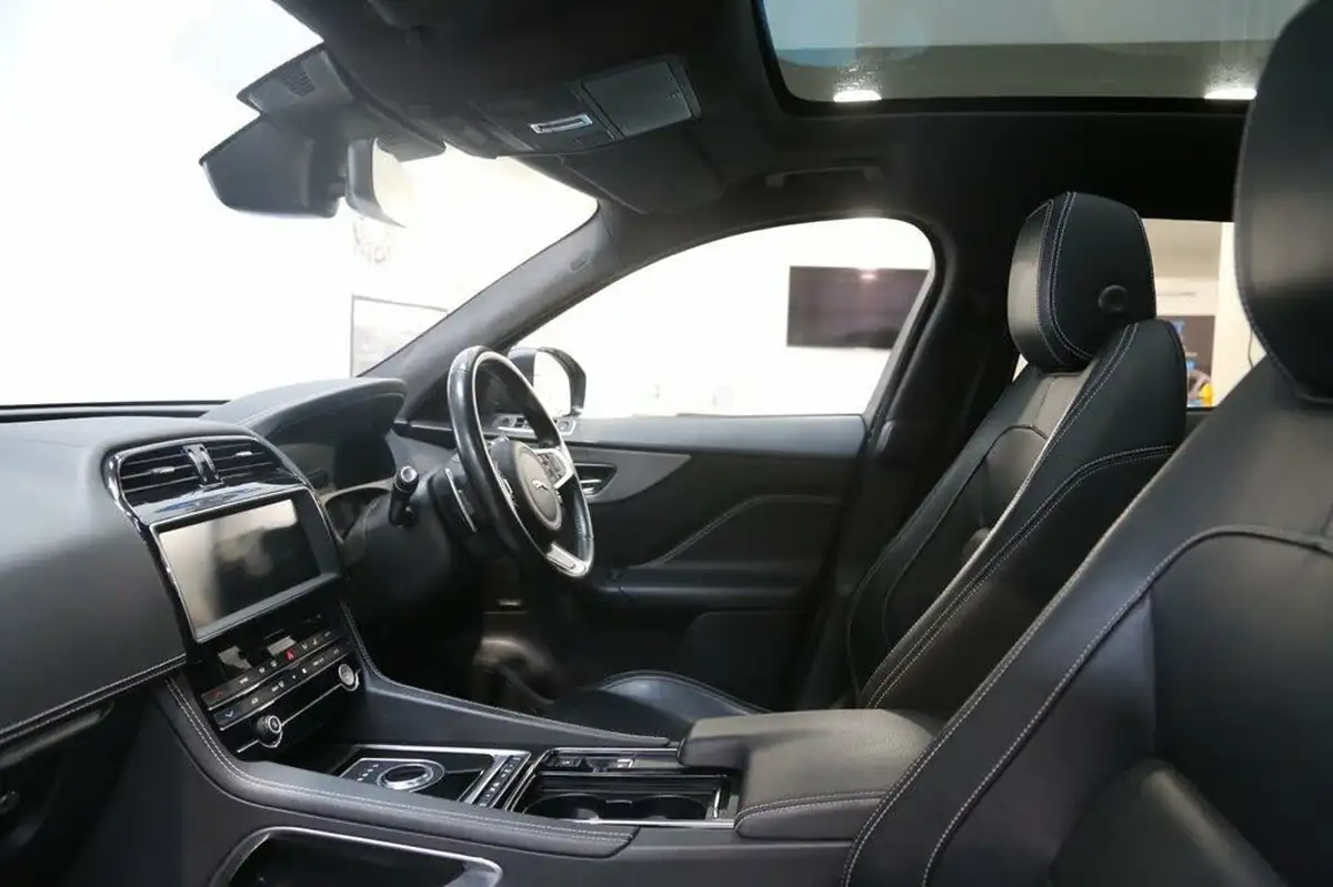 2019-jaguar-f-pace-20-i4d-chequered-flag-180ps-big-46