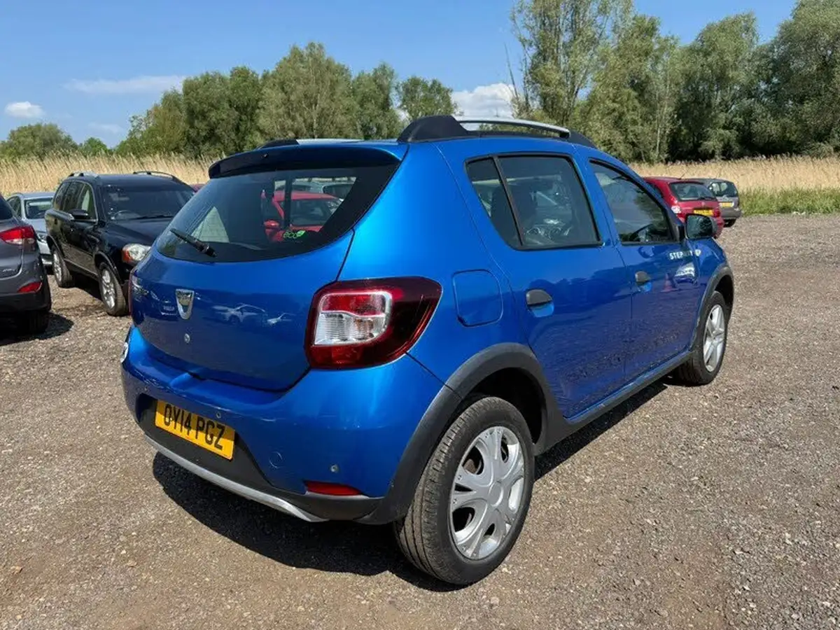 2014-dacia-sandero-stepway-09-laureate-big-7