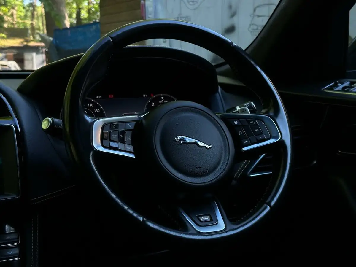 2020-jaguar-f-pace-30td-300-sport-big-28