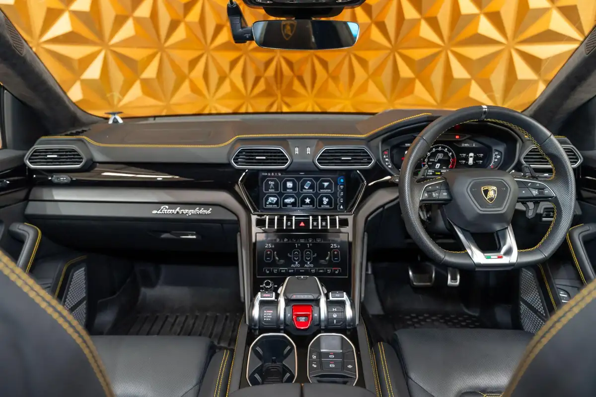 2022-lamborghini-urus-40-no-trim-big-17