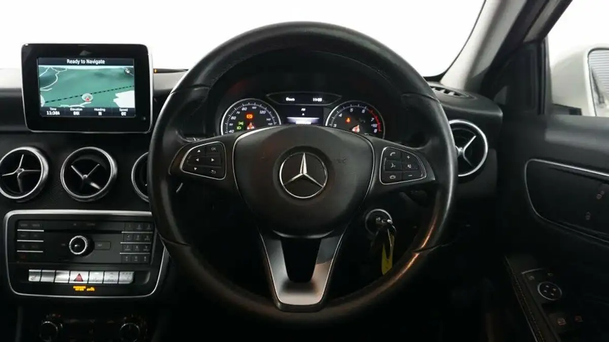 2016-mercedes-benz-a-class-16-a180-se-executivess-big-15