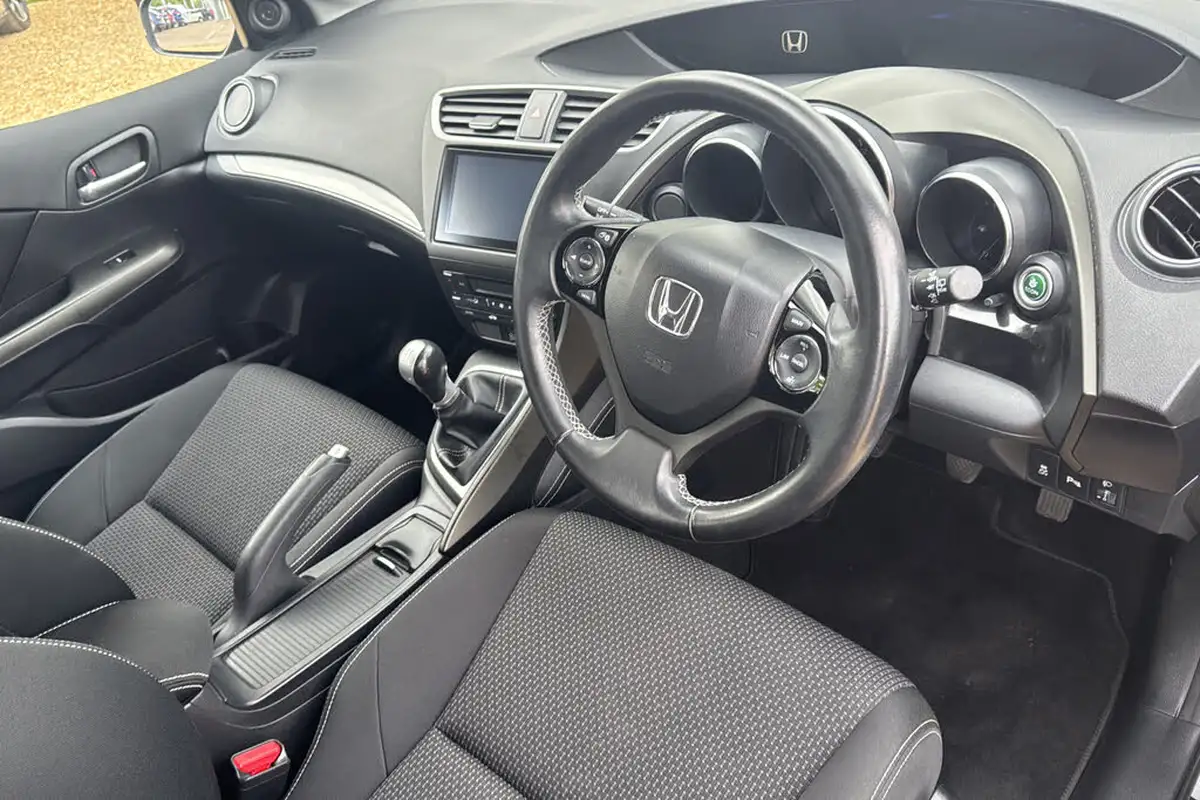 2017-honda-civic-18-i-vtec-se-plus-navi-ss-hatchback-big-9