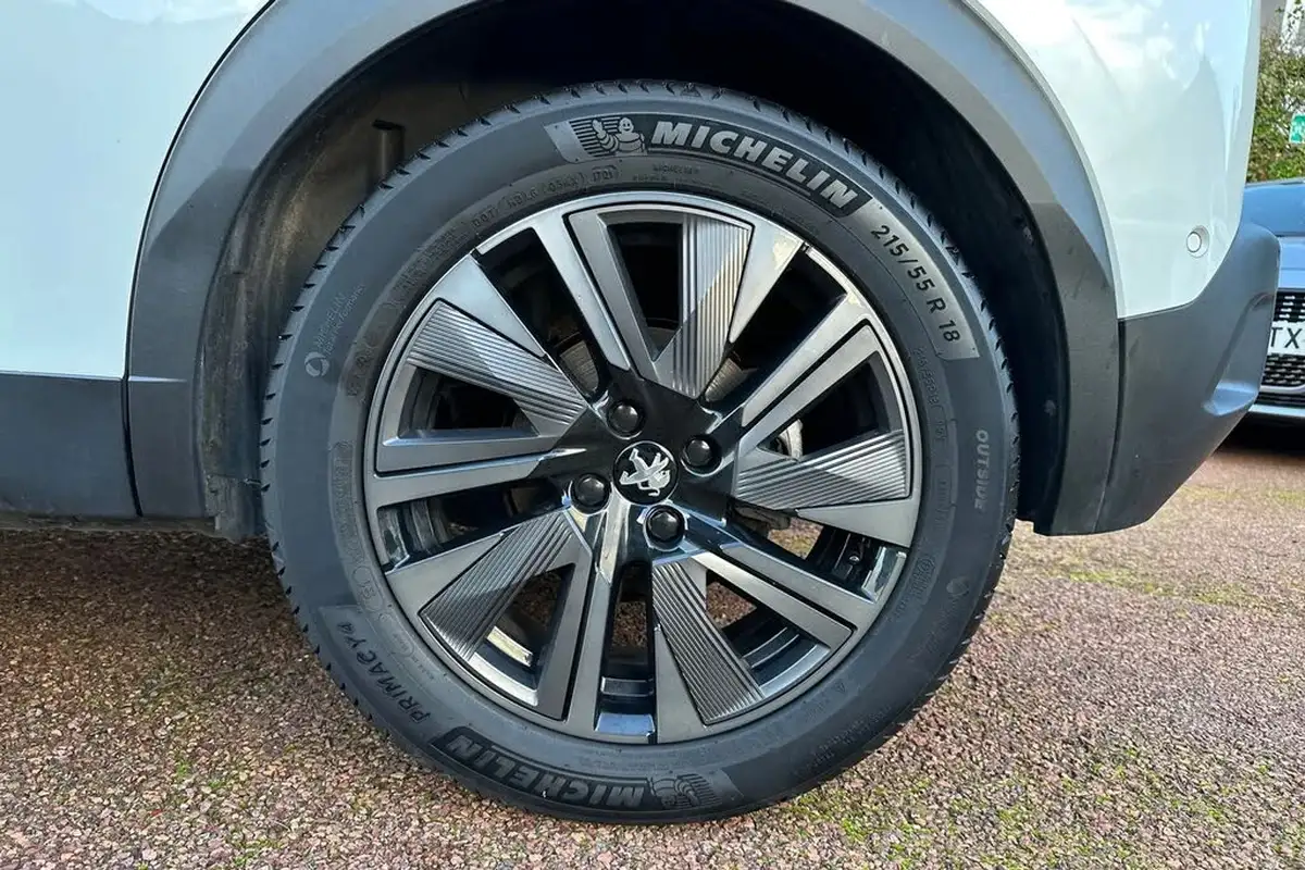 2021-peugeot-2008-suv-e-gt-premium-big-11
