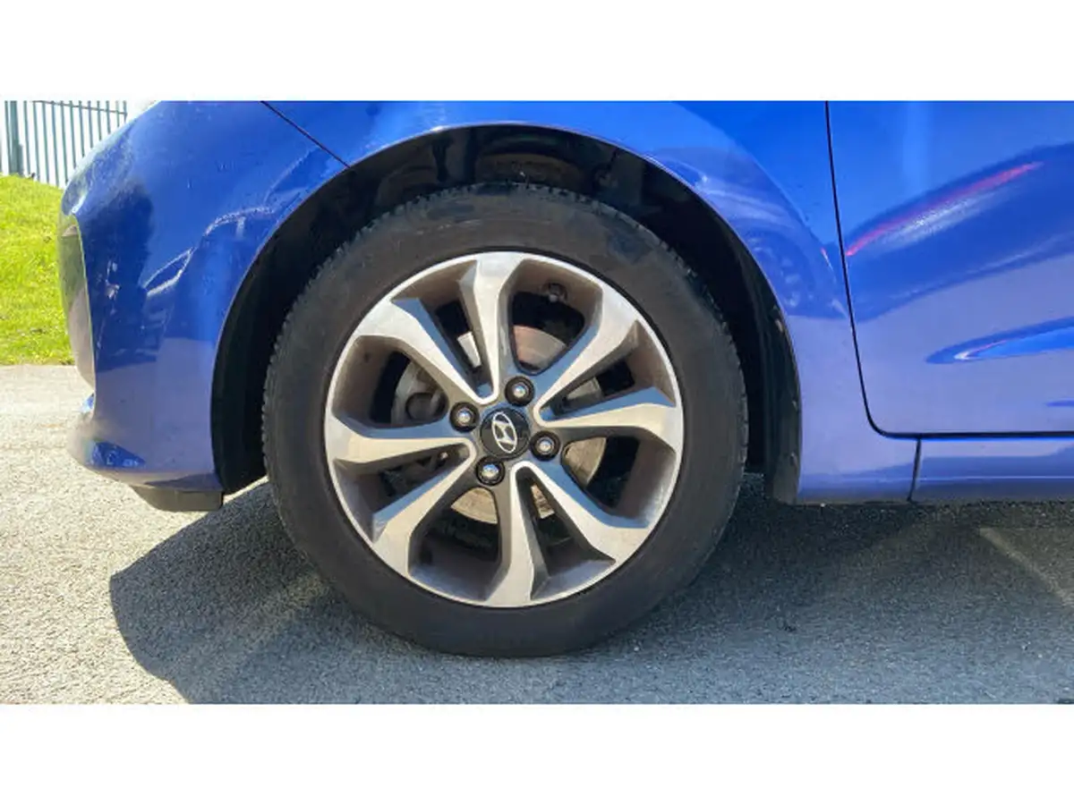 2019-hyundai-i10-10-play-big-6