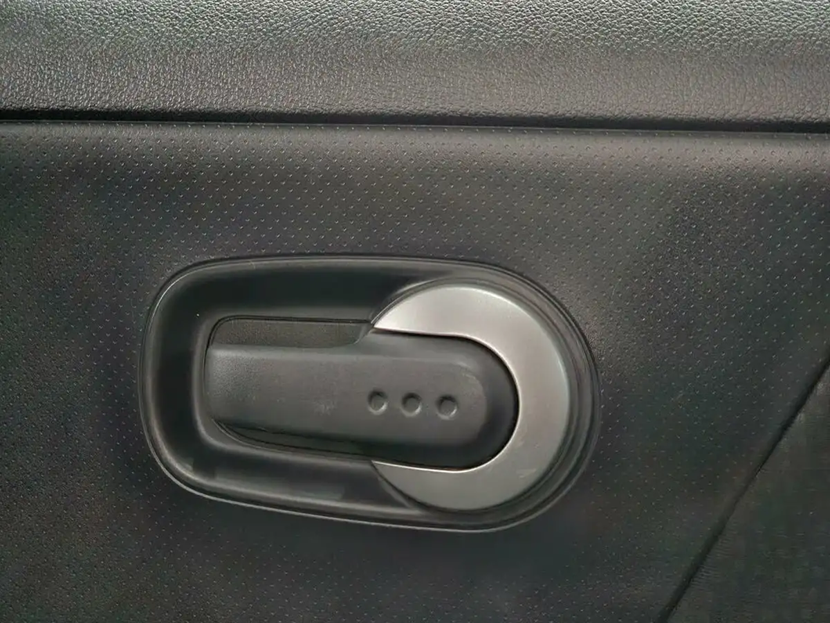 2012-nissan-note-14-n-tec-big-38