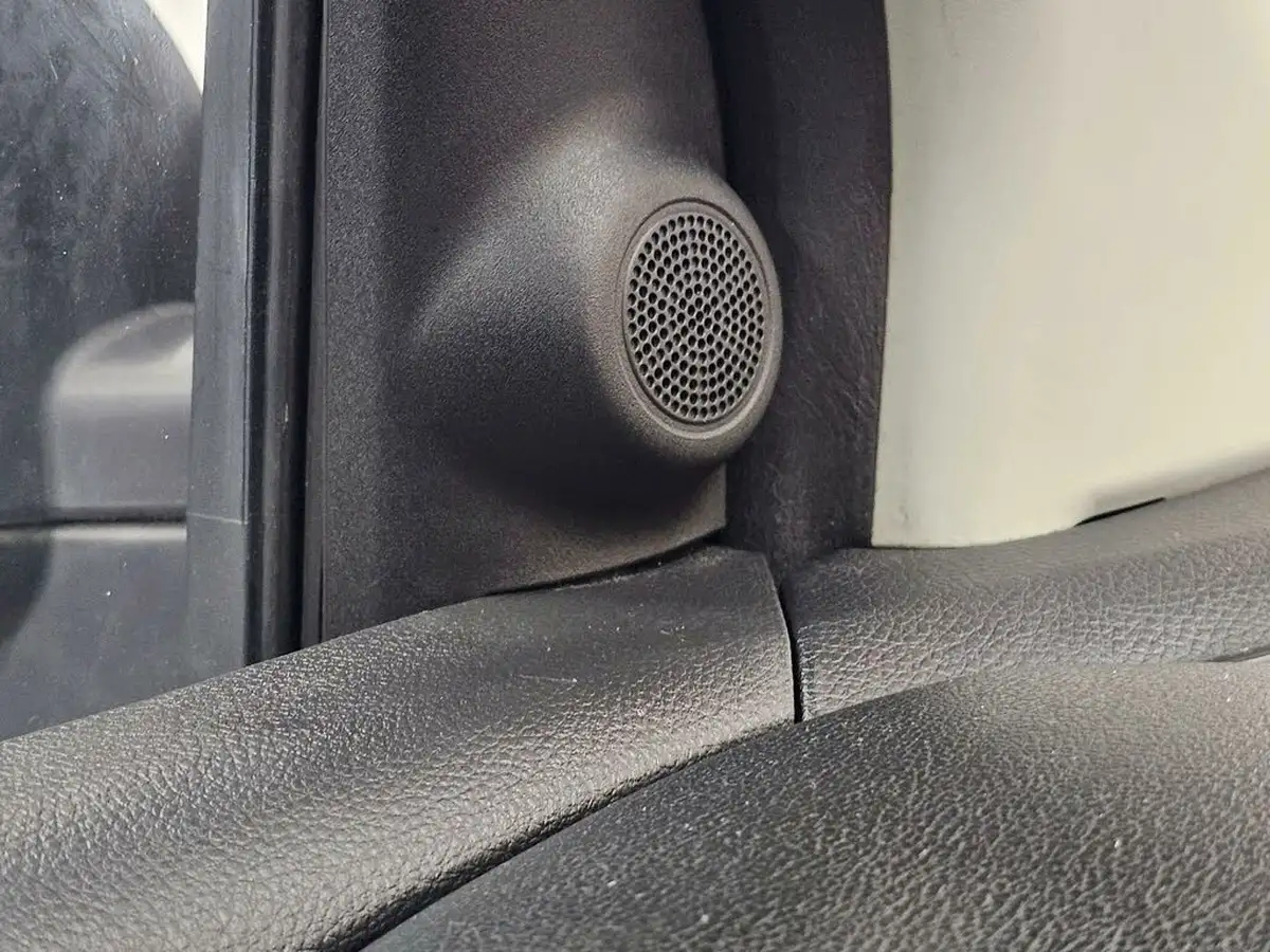 2012-nissan-note-14-n-tec-big-66