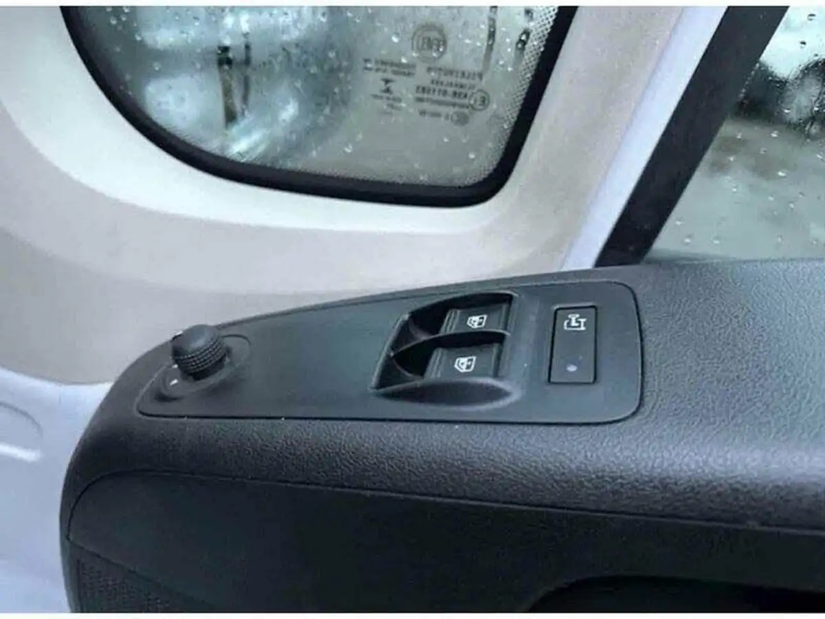 2021-peugeot-boxer-22-bluehdi-professional-335-l3-h2-140bhpeu6dt-panel-big-13