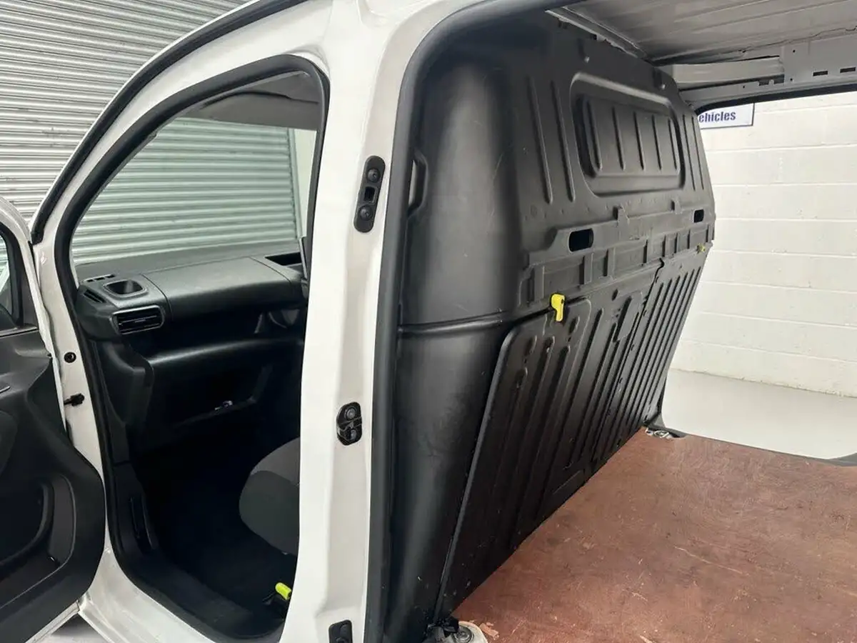 2021-vauxhall-combo-15cdti-sportive-2300-100pseu6dt-l2h1-panel-big-22